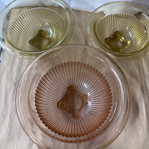 Vintage Glass Mixing Bowls 
Pink Large - Picture 2 of 8